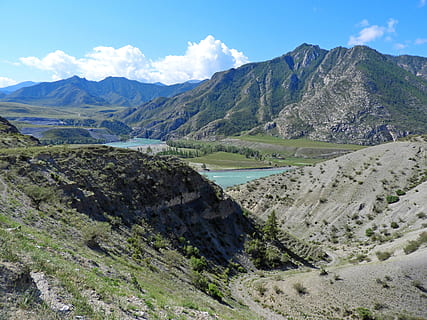 altai, hory, řeka, letní, krajina, cestovat, mraky, scenics - příroda, hora, krása v přírodě, klidné scény, nebe, klid, mimoměstské scény, životní prostředí, voda, mrak - nebe, Příroda, idylický, pohoří, den, dálkový, nikdo, rostlina, přistát, venku, formace, 5K, CC0, veřejná doména, bez autorských práv