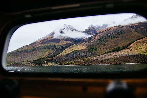 montagna, la neve, giorno, natura, all'aperto, catena montuosa, lago, ghiaccio, promontorio, montagne, lago Wakatipu, Nuova Zelanda, Queenstown, pendenza, acqua, specchio, schermo, elettronica, scenario, specchio per auto, finestra, altopiano, scenics - natura, nessuno, cielo, bellezza nella natura, la tranquillità, mezzi di trasporto, scena tranquilla, nuvola - cielo, scena non urbana, idilliaco, viaggio, ambiente, modo di trasporto, picco di montagna, 5K, CC0, dominio pubblico, privo di copyright
