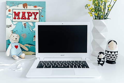 minimalist workstation desk, white, modern, workspace, computer, contemporary, desk, laptop, scandi, scandinavian, white laptop, study, desk design, technology, wireless technology, communication, table, no people, representation, toy, human representation, connection, indoors, furniture, computer equipment, nature, still life, keyboard, creativity, blank, 4K, CC0, public domain, royalty free