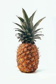 reife Ananasfrucht, Ananas, Obst, gesundes Essen, Studioaufnahme, Essen und Trinken, Tropische Frucht, Lebensmittel, Wohlbefinden, weißer Hintergrund, drinnen, einzelnes Objekt, Stillleben, keine Leute, Frische, ausgeschnitten, Nahansicht, organisch, gesunder Lebensstil, reif, Rohkost, 4K, CC0, gemeinfrei, lizenzfrei