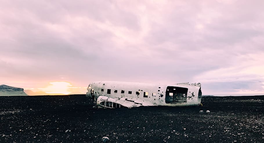 avió blanc, vaixell, transport, vehicle, Islandia, sólheimasandur, vaixell de solheimasandur, avions, avió, aterratge, ferri, màquina, avió de línia, nau espacial, motos aquàtiques, motor, militar, càrrega, cel, núvol - cel, manera de transport, abandonat, posta de sol, viatjar, xoc, naturalesa, obsoleta, vell, espatllat, vehicle aeri, platja, història, cap gent, arruïnat, aixafar, mal estat, deteriorament, marina, 4K