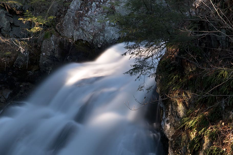 vandfald, kaskade, bæk, miljø, efterår, flyde, Skov, landskab, lang eksponering, bevægelse, bjerg, natur, udendørs, fotografi, flod, klipper, naturskøn, strøm, sollys, tidsforskydning, træer, vand, træ, plante, skønhed i naturen, flydende vand, scenics - natur, klippe, ingen mennesker, jord, rock-objekt, sløret bevægelse, solid, dag, flyder, strøm - rindende vand, faldende vand, renhed, 5K