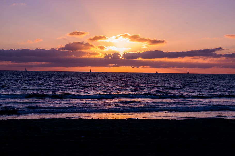 foto lato spiaggia, tramonto, spiaggia, nuvole, alba, sera, paesaggio, natura, oceano, riflessione, mare, paesaggio marino, riva del mare, staglia, cielo, estate, sole, acqua, onde, bellezza nella natura, scenics - natura, nuvola - cielo, orizzonte, orizzonte sull'acqua, la tranquillità, terra, scena tranquilla, colore arancione, idilliaco, onda, raggio di sole, nessuno, all'aperto, 5K