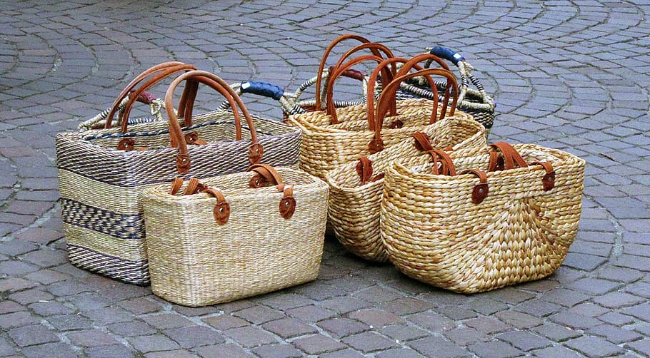 bossa de mà, bossa, accessori, accessoris, cistella, cistella de compra, passarel·la, Camí, teixit, vorera, paviment, llosa, llambordes, parlament, caminar, calcària, mandíbula, òxid, pissarra, globus d'aire calent, dia, cap gent, contenidor, vímet, patró, carrer, sendera, a l'aire lliure, primer pla, natura morta, art i artesania, ciutat, gran grup d'objectes, mercat, pila, creativitat, indústria pesquera, 2K