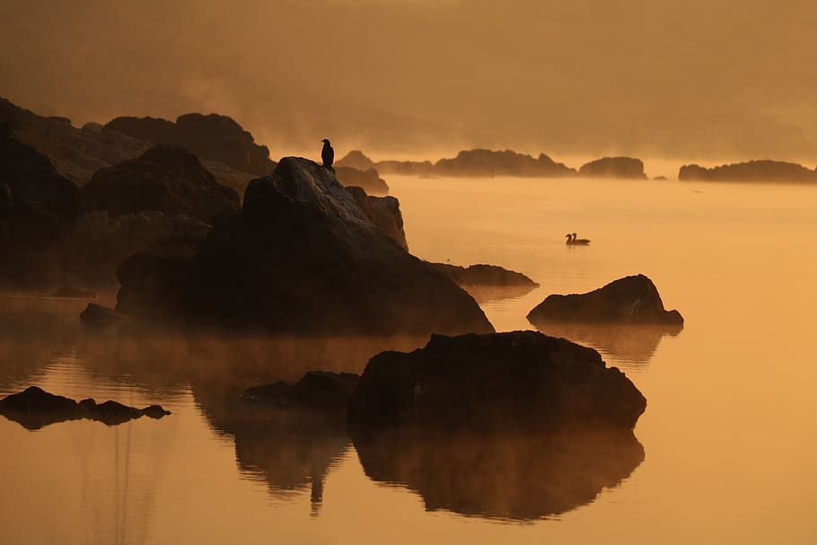 fotografia di paesaggio, roccioso, montagna, umano, picco, animali, retroilluminato, nuvole, anatre, sera, nebbia, paesaggio, montagne, natura, riflessi, rocce, paesaggio marino, riva del mare, cielo, pietre, tramonto, nuoto, acqua, roccia, scenics - natura, bellezza nella natura, roccia - oggetto, solido, la tranquillità, scena tranquilla, mare, riflessione, formazione rocciosa, colore arancione, idilliaco, scena non urbana, lungomare, nessuno, all'aperto, pila rock, 5K