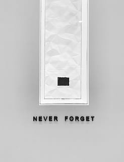 vergiss niemals text, Papier-, Text, Denkmal, 9/11, Seite, Teppich, Gewebe, Handtuch, papierhandtuch, Weiß, Textur, Platin, Polster, Kissen, Kristall, Toilettenpapier, Blazer, bekleidung, Jacke, Kleidung, drinnen, keine Leute, weiße Farbe, Nahansicht, Wandbau - Funktion, Kommunikation, Fenster, Technologie, Geometrische Figur, Studioaufnahme, Glas - Material, gestalten, kopieren sie platz, Muster, Steuerung, Ausrüstung, Zeichen, Design, Reflexion, elektrische Ausrüstung, 4K, CC0, gemeinfrei, lizenzfrei
