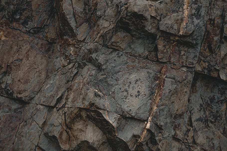 roca grisa, rock, pissarra, naturalesa, a l'aire lliure, sòl, planta, arbre, llosa, textura, penya-segat, sòls, mesa, arquitectura, edifici, riu, aigua, tronc de l'arbre, arqueologia, masmorra, torre, fons, marc complet, aspre, rock - object, sòlid, cap gent, primer pla, formació de roca, dia, patró, geologia, patró natural, tronc, escorça, erosionat, 5K