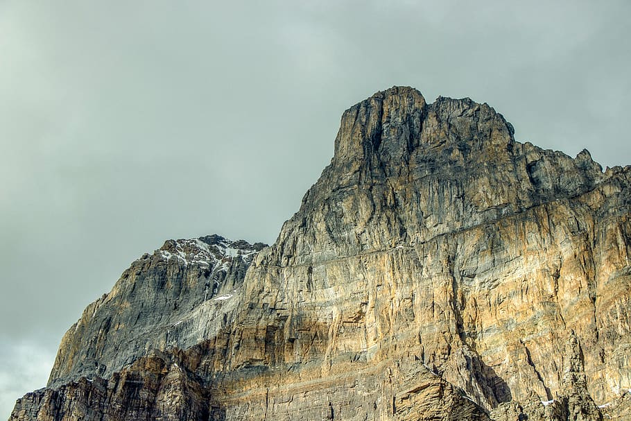 bjergbjerge, udendørs, klint, natur, bjerg, bjergkæde, spids, landskab, forbjerg, mesa, plateau, hav, ocean, vand, vejr, himmel, klippe, landskabet, azurblå himmel, Sky, rock-objekt, rock formation, lav vinkel visning, solid, skønhed i naturen, geologi, fysisk geografi, ro, ru, Rocky Mountains, rolig scene, formation, ikke-urbane scene, dag, scenics - natur, ingen mennesker, bjergtop, eroderet, 5K
