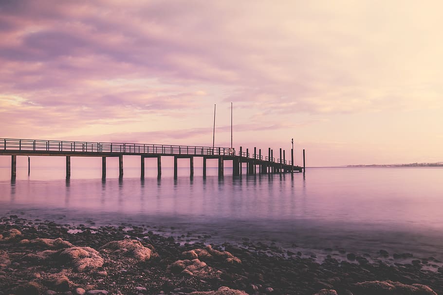 lilla, himmel, solnedgang, skyer, mole, dok, ocean, hav, kyst, strand, klipper, vand, sky - himmel, scenics - natur, skønhed i naturen, rolig scene, ro, natur, orange farve, bygget struktur, idyllisk, arkitektur, bro, ingen mennesker, forbindelse, bro - menneskeskabt struktur, udendørs, arkitektoniske kolonne, 5K