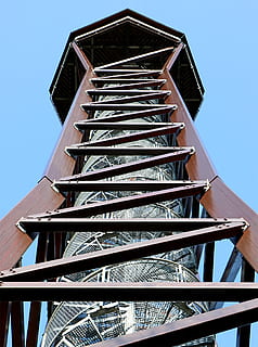 Německo, schriesheim, architektura, stavba, nízký úhel pohledu, nebe, čisté nebe, den, kov, schodiště, vzor, nikdo, exteriér budovy, Příroda, budova, zábradlí, věž, schodiště a schodiště, slunečního světla, venku, žebřík, vysoká - vysoká, 2K, CC0, veřejná doména, bez autorských práv