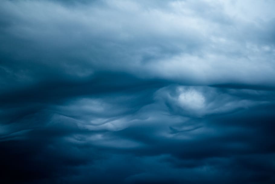grau, Weiß, Wolken, Natur, Wetter, draußen, Himmel, Wolke, Kumulus, Blau, Sturm, azurblauer Himmel, Horizont, Gewitter, Meer, Ozean, Wasser, Mahlzeit, Lebensmittel, Landschaft, Nacht-, Universum, wolke - himmel, Schönheit in der Natur, Dramatischer Himmel, bedeckt, Sturmwolke, Wolkengebilde, keine Leute, Hintergründe, Umgebung, Szenen - Natur, Vollbild, bedrohlich, launischer Himmel, dunkel, Kraft in der Natur, Meteorologie, 4K