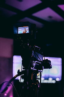 camera, menselijk, persoon, verlichting, tonen, monitor, elektronica, scherm, licht, concert, menigte, statief, duisternis, behang, tech, dramatisch, ccc, uitzending camera, kerk, videocamera, technologie, fotografie thema's, focus op de voorgrond, kunst cultuur en entertainment, detailopname, binnenshuis, communicatie, geen mensen, studio, camera - fotografische apparatuur, verbinding, de media, digitale camera, fotografische apparatuur, verlicht, opnamestudio, selectieve aandacht, thuis videocamera, filmen, video-, 5K, CC0, publiek domein, royaltyvrij