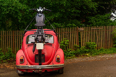 auto, teknologi, køretøj, oldtimer, automotive, PKW, metallisk, historisk, transportere, mekanik, sjældenhed, skrot, vw, bille, gammel, rusted, gammel bil, klassisk, scruffy, glemme, patina, motorcykel, forgængelighed, gamle biler, faldefærdige, lurvet, transportmidler, transportform, træ, plante, land køretøj, rød, natur, dag, vej, motor køretøj, retro stylet, rejse, bil, ingen mennesker, stationær, udendørs, vintage bil, vækst, by, 4K, CC0, offentligt domæne, royaltyfrie
