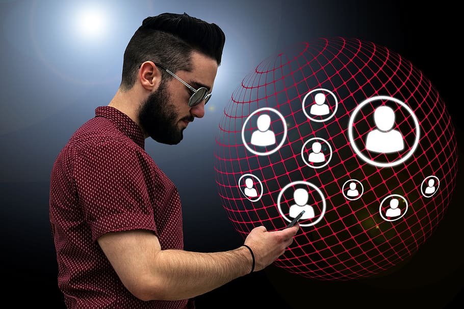 amics, estructura, Internet, xarxa, contacte, social, xarxa social, logotip, facebook, Google, xarxes socials, creació de xarxes, Mitjà de comunicació social, icona, lloc web, presentació, multimèdia, comunicació, mitjans de comunicació, www, connexió, telèfon mòbil, aplicació, blau, negocis, ordinador, compres, correu electrònic, foto, groc, verd, comerç, interfície, botó, concepte, conduir, reunió, mòbil, música, viatjar, rosa, vermell, negre, símbol, una persona, tir de l'estudi, pèl facial, a l'interior, adult, adult jove, cintura cap amunt, homes, barba, celebració, vista lateral, home jove, mig adult, fons negre, ulleres, gots, roba casual, 5K