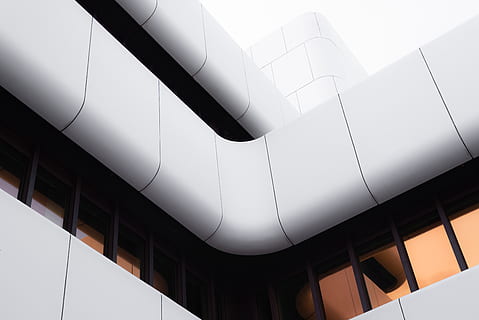estructura de l'edifici blanc, barana, münster, transport, avions, avió, vehicle, Alemanya, edifici, arquitectura, exterior, vidre, blanc, canonada, arrodonit, modern, urbà, disseny, corb, canaleta, estructura construïda, vista d’angle baix, exterior de l'edifici, cap gent, vidre - material, dia, a l'aire lliure, Color blanc, patró, ciutat, finestra, característica arquitectònica, primer pla, forma, naturalesa, sostre, 5K, CC0, domini públic, lliure de regalies