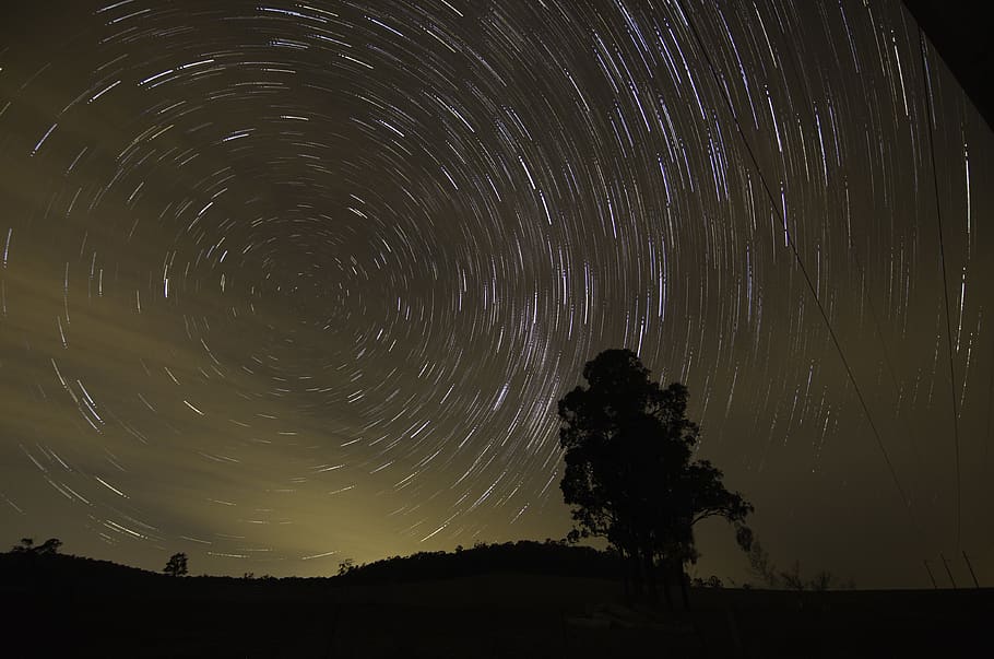 Australija, buttai, astronomija, erdvė, naktis, žvaigždė - erdvė, vaizdai - gamta, grožis gamtoje, dangus, žvaigždžių takas, ilga ekspozicija, žemas kampo vaizdas, siluetas, ramybė, judėjimas, ramioje scenoje, žvaigždė, pobūdį, medis, nėra žmonių, idiliškas, žvaigždės laukas, koncentrinis, erdvė ir astronomija, 4K