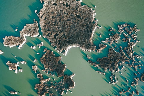 mapa cyfrowa tapeta, wysoki kąt widzenia, Natura, widok z lotu ptaka, woda, piękno natury, morze, żadnych ludzi, dzień, scenics - natura, na dworze, wylądować, spokój, plaża, architektura, idylliczny, zbudowana struktura, scena pozamiejska, drzewo, skała, w kolorze turkusowym, 5K, CC0, domena publiczna, darmowe zdjęcia