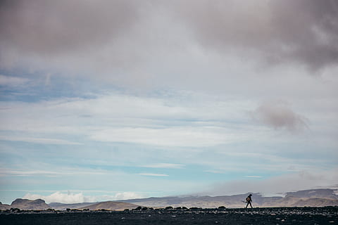 iceland flats photo, Sky, Backgrounds, Camera, Earth, Outdoor, Hiking, Seasons, Walk, Cloud, Photographer, cloud - sky, land, beauty in nature, scenics - nature, nature, tranquility, tranquil scene, non-urban scene, leisure activity, day, real people, environment, landscape, lifestyles, men, standing, outdoors, beach, 4K, CC0, public domain, royalty free