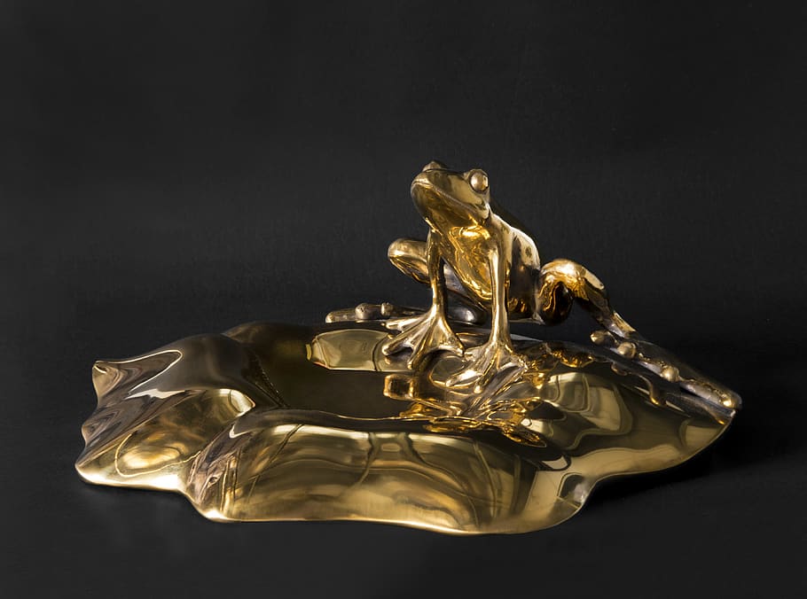 frø, kobber, håndlavet, oriento, kunst, studio skud, indendørs, metal, sort baggrund, guldfarvet, enkelt objekt, ingen mennesker, skinnende, guld, rigdom, Kunst og håndværk, afspejling, mad og drikke, tæt på, kopiere plads, forfriskning, luksus, drikke, repræsentation, skåret ud, sølvfarvet, bekostning, 4K