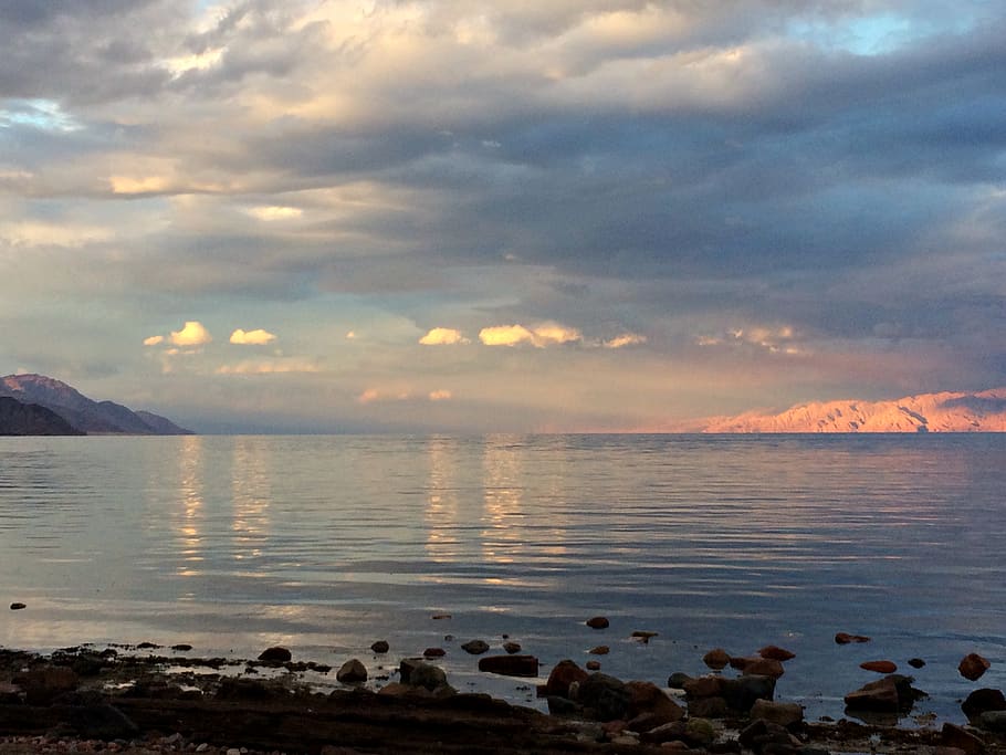 platja, dahab, Egipte, núvol - cel, cel, aigua, bellesa a la natura, escenics - natura, tranquil·litat, mar, escena tranquil·la, posta de sol, rock, naturalesa, sòlid, cap gent, rock - object, idíl·lic, terra, reflexió, escena no urbana, a l'aire lliure, 2K