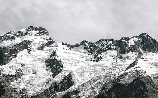 fotografia, la neve, capped, montagna, nuvoloso, freddo, alto, ghiaccio, paesaggio, rocce, roccioso, montagna rocciosa, stagione, cielo, montagna innevata, nevoso, pietre, vertice, inverno, bellezza nella natura, temperatura fredda, nuvola - cielo, catena montuosa, scenics - natura, roccia, la tranquillità, giorno, natura, scena tranquilla, nessuno, scena non urbana, roccia - oggetto, ambiente, all'aperto, formazione, picco di montagna, 4K, CC0, dominio pubblico, privo di copyright