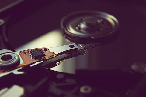 hdd, harddisk, computer, teknologisk, opbevaring, indendørs, tæt på, teknologi, ingen mennesker, selektiv fokusering, udstyr, fokus på forgrunden, enkelt objekt, metal, pladespiller, sociale problemer, musik, retro stylet, kunstkultur og underholdning, objektiv - optisk instrument, kamera - fotografisk udstyr, arbejdsværktøj, optage, digitalt kamera, 5K, CC0, offentligt domæne, royaltyfrie