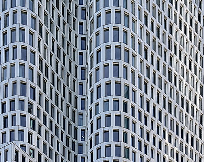 edifício cinzento, arquitetura, quadro completo, padronizar, estrutura construída, repetição, exterior do edifício, origens, ninguém, moderno, janela, cidade, construção, em uma sequência, dia, visão de baixo ângulo, exterior do prédio de escritórios, ao ar livre, conformidade, lado a lado, natureza, arranha-céu, apartamento, 4K, CC0, domínio público, royalty free