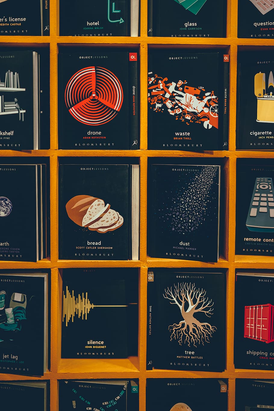 lot de llibres assortits, publicitat, pòster, text, llibre, invertebrat, animal, groc, resum, negre, minimalisme, mínim, llibres, disseny, Fira de llibres, lector, Nova Delhi, pragati maidan, natura morta, la vida marina, paper, cap gent, a l'interior, arranjament, en fila, prestatge, marc complet, elecció, gran grup d'objectes, multicolor, variació, comunicació, costat a costat, fons, forma, patró, ordre, botiga, 5K