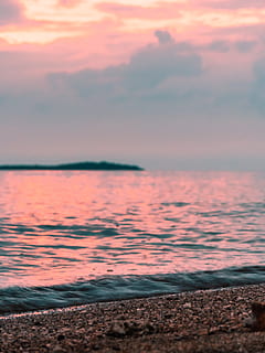 pemandangan laut, pantai, garis pantai, horison, pemandangan, alam, di luar rumah, indah, pantai laut, ombak, matahari terbenam, air, langit, laut, scenics - alam, ketenangan, keindahan di alam, awan - langit, adegan yang tenang, tanah, tidak ada orang, warna oranye, idilis, cakrawala di atas air, gerakan, kerikil, 2K, CC0, domain publik, bebas royalti