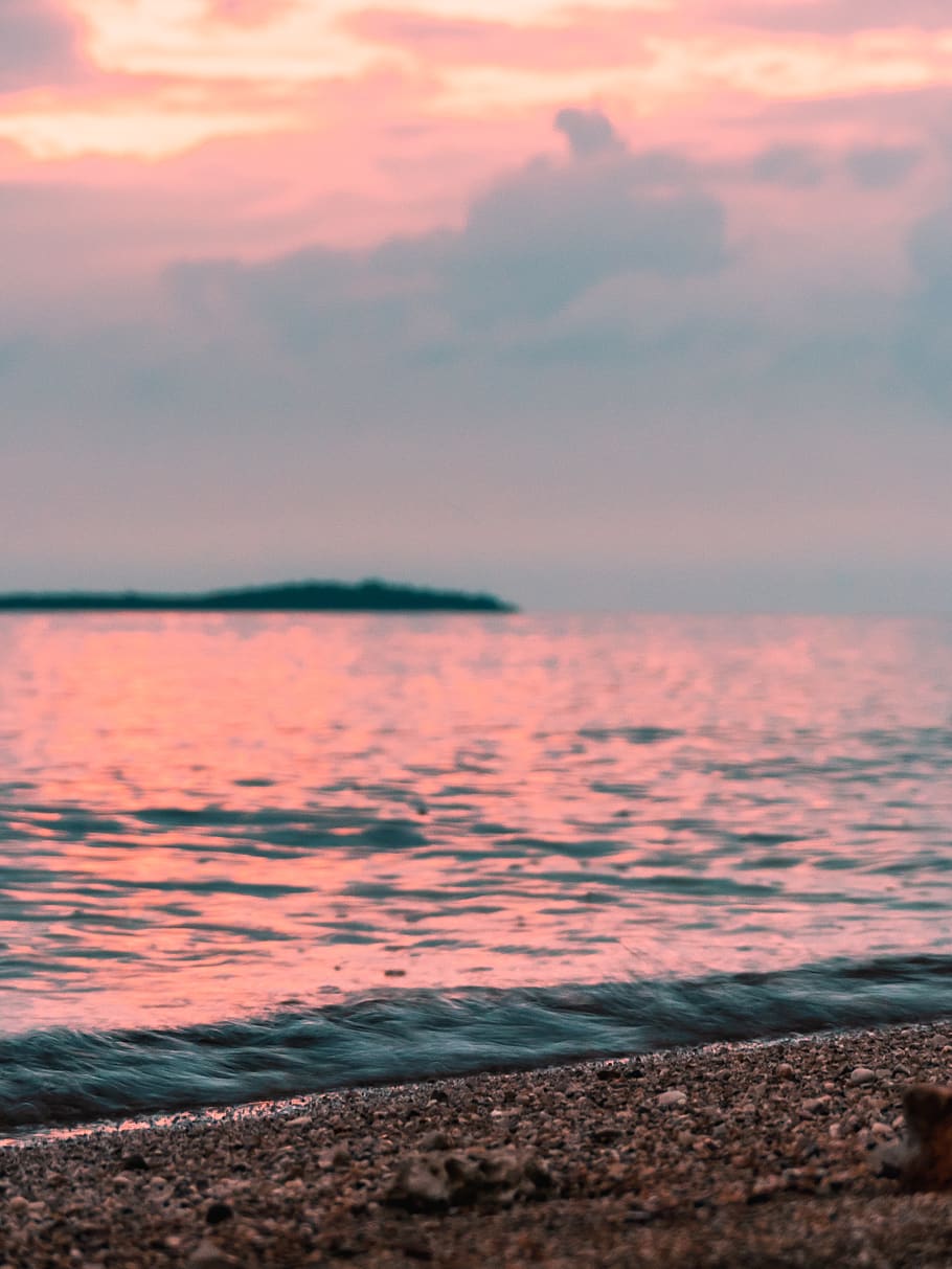 pemandangan laut, pantai, garis pantai, horison, pemandangan, alam, di luar rumah, indah, pantai laut, ombak, matahari terbenam, air, langit, laut, scenics - alam, ketenangan, keindahan di alam, awan - langit, adegan yang tenang, tanah, tidak ada orang, warna oranye, idilis, cakrawala di atas air, gerakan, kerikil, 2K