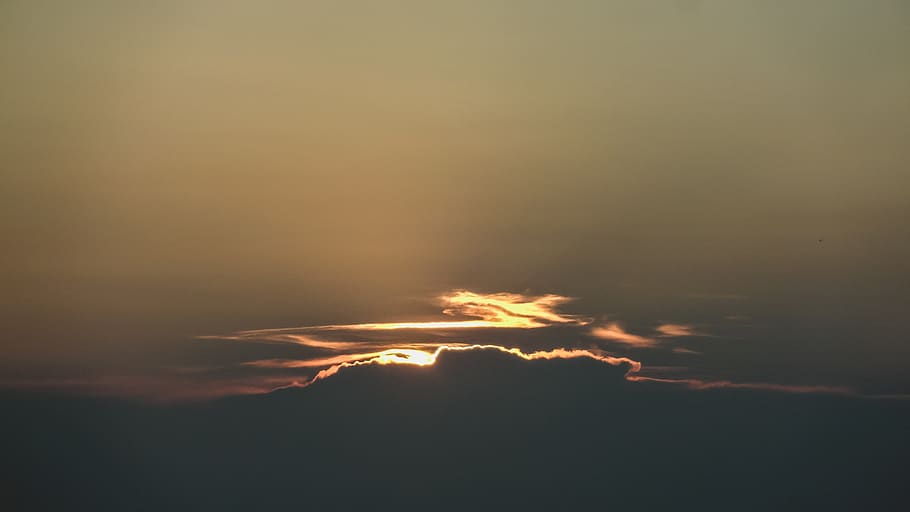 naturalesa, cel, núvols, nit, vespre, alba, sortida del sol, posta de sol, llum, ombra, silueta, degradat, gris, marró, groc, núvol - cel, bellesa a la natura, cap gent, tranquil·litat, cremant, escenics - natura, foc, escena tranquil·la, a l'aire lliure, calor - temperatura, còpia espai, flama, brillant, medi ambient, foc - fenomen natural, idíl·lic, color taronja, poder a la natura, 4K