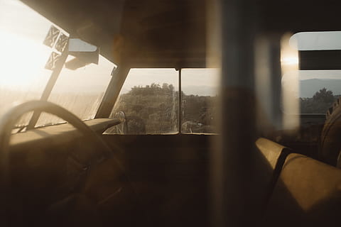 selettivo, fotografia a fuoco, veicolo, riflessione, dentro, auto, finestra, interno del veicolo, vetro - materiale, trasparente, modo di trasporto, natura, in casa, mezzi di trasporto, giorno, veicolo terrestre, nessuno, luce del sole, cielo, albero, pianta, treno, viaggio, parabrezza, 2K, CC0, dominio pubblico, privo di copyright