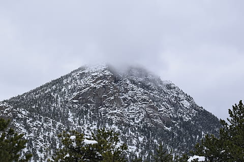 Exappiah, 山, ピーク, 寒い気温, 雪, 冬, 自然の美しさ, 風景 - 自然, 空, 自然, 木, 工場, ローアングルビュー, 静けさ, 非都市シーン, 無人, 静かな情景, 雪をかぶった山, 日, 環境, 霧, 屋外, 山頂, 極端な天気, 形成, 5K, CC0, パブリックドメイン, ロイヤリティフリー