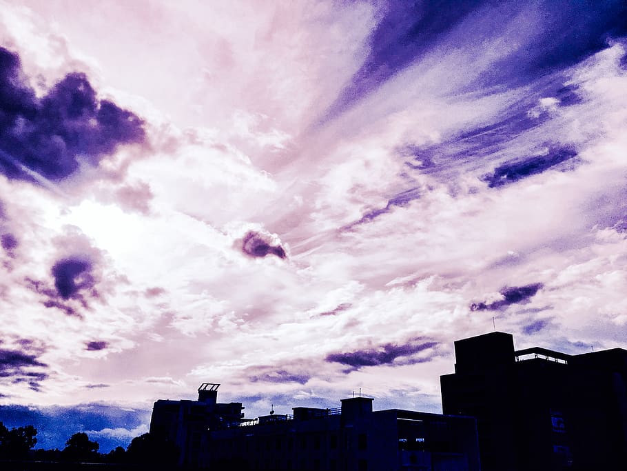 Zeitraffer Fotografie, Weiß, Wolken, Tageslicht, Licht, Himmel, wolke - himmel, gebaute Struktur, die Architektur, Gebäudehülle, Natur, Stadt, Gebäude, Flachwinkelansicht, keine Leute, draußen, Dämmerung, Silhouette, Dramatischer Himmel, Wohngegend, Tag, Schönheit in der Natur, hoher Abschnitt, Sonnenuntergang, Wolkengebilde, 4K