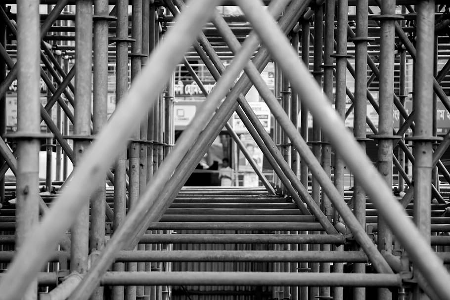 costruzione, sito di costruzione, costruire, lavoro, architettura, struttura costruita, metallo, modello, scala, ringhiera, nessuno, esterno dell'edificio, connessione, giorno, messa a fuoco selettiva, mezzi di trasporto, all'aperto, gradini e scale, concentrarsi sullo sfondo, Inquadratura dal basso, direzione, fotogramma intero, 4K