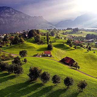 strom, světlo, západ slunce, letecký, balón, hospodařit, Dům, jezero, kopec, stín, luzern, horská pastvina, hora, krajina, scenics - příroda, krása v přírodě, zelená barva, klidné scény, životní prostředí, rostlina, pole, nebe, klid, tráva, přistát, Příroda, architektura, venkovské scény, idylický, mimoměstské scény, exteriér budovy, nikdo, pohoří, venku, 2K, CC0, veřejná doména, bez autorských práv