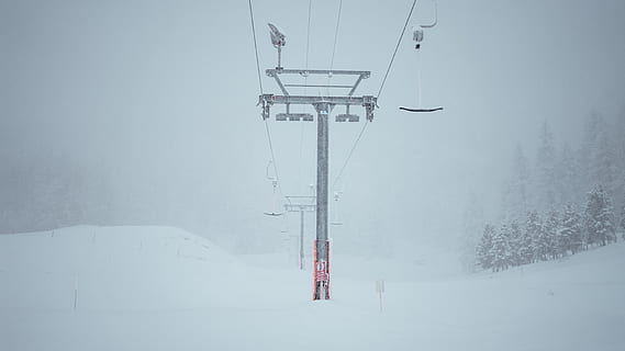 gris, publicació, camp de neu, suïssa, sankt moritz, zing, fred, alp, hivern, esquiar, neu, telecadira, temperatura de fred, telefèric, telefèric aeri, muntanya, bellesa a la natura, naturalesa, escenics - natura, dia, cobertura, cable, boira, medi ambient, Color blanc, transport, viatjar, terra, cap gent, electricitat, muntanya nevada, a l'aire lliure, clima extrem, nevar, estació d'esquí, 5K, CC0, domini públic, lliure de regalies