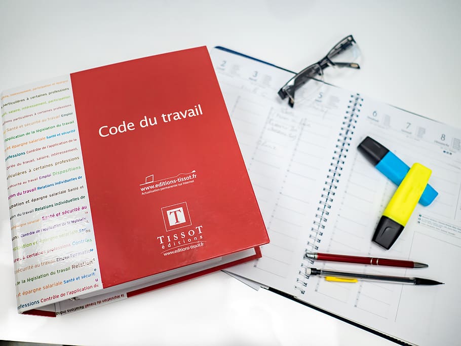 arbejdskoden, Frankrig, regulering, kode, arbejde, retspraksis, forretning, love, rekruttering, gyldige, ret, retfærdighed, hrd, Bestil, sprog træning, menneskelige ressourcer, kontor, pen, papir, dokument, finansiere, indendørs, ingen mennesker, planlægning, tekst, høj vinkel visning, tæt på, studio skud, gæld, virksomhedernes forretning, lommeregner, bord, stilleben, papirarbejde, uddannelse, note pad, 5K