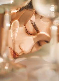 la faccia dell'uomo, una persona, in casa, ritratto, avvicinamento, colpo alla testa, donne, rilassamento, occhi chiusi, bella donna, bellezza, messa a fuoco selettiva, adulto, giovane adulto, parte del corpo umano, rinfresco, parte del corpo, cibo e bevande, stili di vita, volto umano, lusso, 4K, CC0, dominio pubblico, privo di copyright