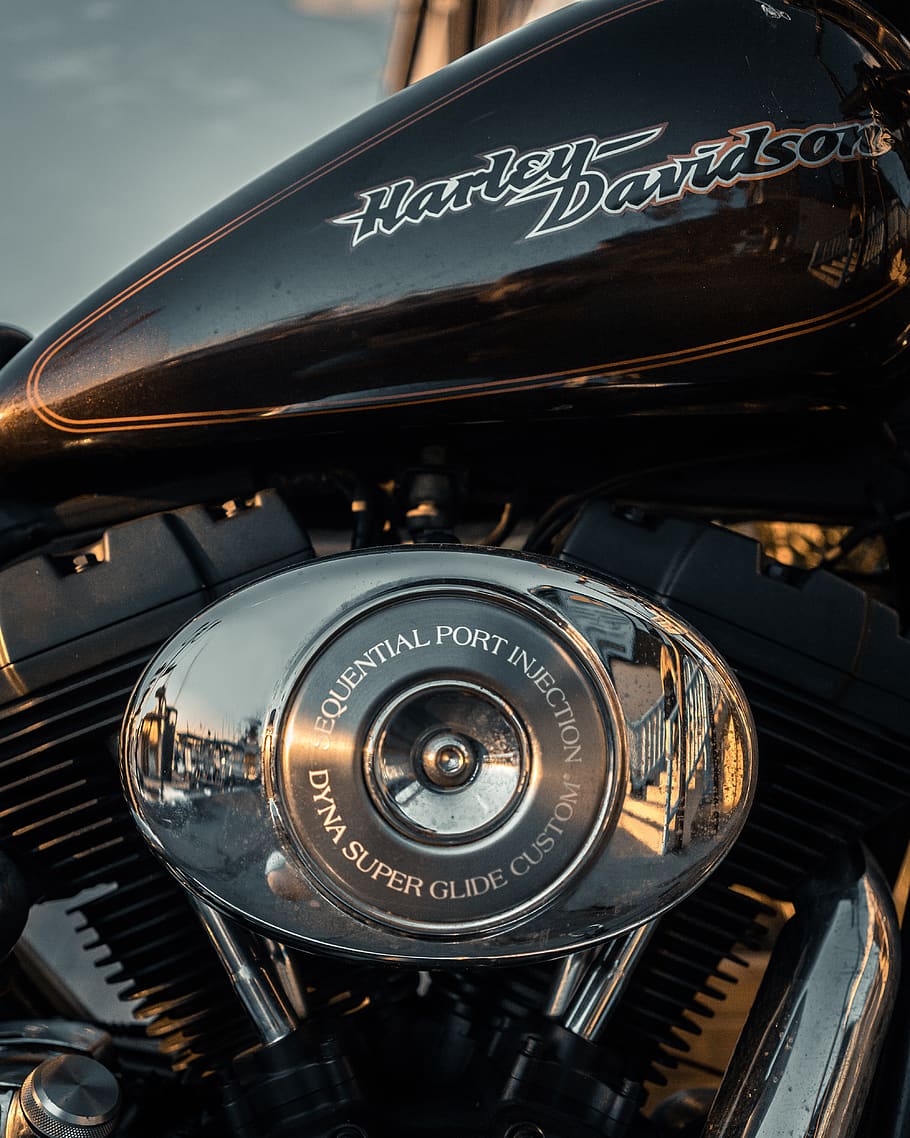 màquina, motor, transport, automòbil, vehicle, cotxe, goldenhour, port, Harley Davidson, bicicleta, viatjar, moto, port marítim, vibració, summervibe, posta de sol, Harley, platja, estil de vida, text, primer pla, manera de transport, guió occidental, nombre, vehicle terrestre, cap gent, metall, centrar-se en primer pla, dia, comunicació, informació, estil retro, a l'aire lliure, tecnologia, color negre, roda, 4K