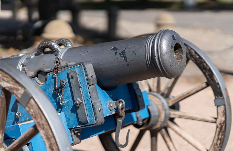 pistola, arma, guerra, històricament, militar, lluita, història, atac, defensa, disparar, edat mitjana, metall, centrar-se en primer pla, blau, cap gent, dia, primer pla, vell, canó, llum solar, a l'aire lliure, arquitectura, rovellat, transport, enfocament selectiu, maquinària, naturalesa, roda, vàlvula de màquina, 5K
