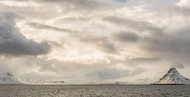 Gipfel, Wolken, kalt, Tageslicht, Eis, Landschaft, Berge, Natur, Ozean, szenisch, Meer, Himmel, Schnee, schneebedeckte Berge, Wasser, Wellen, Wetter, Winter, wolke - himmel, Schönheit in der Natur, Szenen - Natur, Berg, Ruhe, ruhige Szene, keine Leute, Nicht-städtische Szene, Ufergegend, kalte Temperatur, Gebirge, draußen, schneebedeckter Berg, 5K, CC0, gemeinfrei, lizenzfrei
