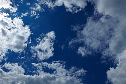 namibia, núvol - cel, cel, bellesa a la natura, blau, vista d’angle baix, escenics - natura, tranquil·litat, naturalesa, fons, cap gent, Color blanc, dia, escena tranquil·la, marc complet, a l'aire lliure, cloudscape, medi ambient, idíl·lic, meteorologia, 5K, CC0, domini públic, lliure de regalies