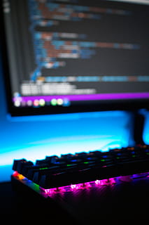 dizüstü, programlama, kodlama, macbook, izlemek, ışık, Led, kumar, teknoloji, tuş takımı, içeriye, kapatmak, bilgisayar, sanat kültürü ve eğlence, insansız, bilgisayar donanımı, aydınlatılmış, mavi, ekran, televizyon seti, ön plana odaklanmak, bilgisayar ekranı, pencere, seçici odak, gece, müzik, bağ, iletişim, gece hayatı, 5K, CC0, kamu malı, telif ücretsiz
