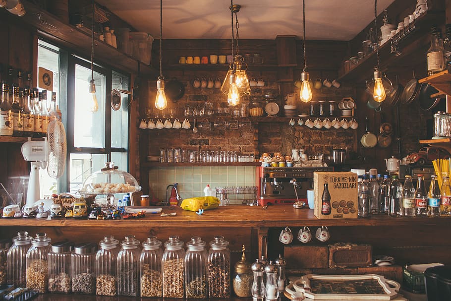 ışıklı, kolye ışıkları, içeride, bar, şişeler, ticaret, konteyner, konteynerler, içki, elektrikli fan, içeriye, iç dizayn, ışıklar, birahane, restoran, alışveriş yapmak, Stok, aydınlatılmış, iş, büyük nesne grubu, bar - içki işletmesi, aydınlatma ekipmanı, yiyecek ve içecek, mimari, insansız, tablo, aranjman, şişe, bar tezgahı, natürmort, varyasyon, yapılı yapı, raf, seçim, 5K