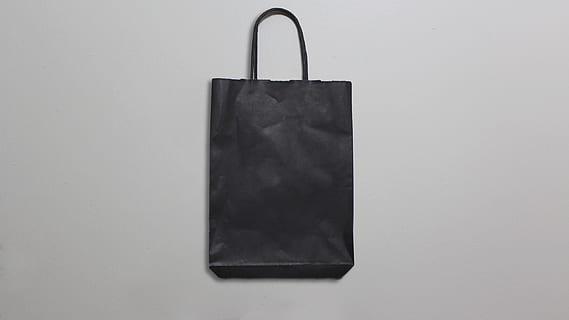 tas, hitam, putih, obyek, minimal, tembakan studio, menyalin ruang, tidak ada orang, dalam ruangan, objek tunggal, gantung, latar belakang putih, merapatkan, warna hitam, ketiadaan, logam, kosong, masih hidup, memotong, Abu-abu, kesederhanaan, menangani, gantungan jas, fitur dinding - bangunan, berwarna perak, aksesori pribadi, 2K, CC0, domain publik, bebas royalti