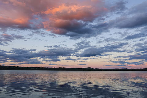 champlain del lago, rosa, nuvole, nube, nuvole rosa, tramonto, crepuscolo, adirondacks, Vermont, New York, cielo blu, lago, cielo, estate, sognare, nord est, riflessione, acqua, zucchero filato, pastello, nuvola - cielo, scenics - natura, bellezza nella natura, la tranquillità, scena tranquilla, lungomare, nessuno, natura, idilliaco, colore arancione, scena non urbana, cielo drammatico, all'aperto, 5K, CC0, dominio pubblico, privo di copyright