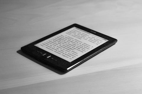kindle, book, e-reader, reading, technology, objects, single object, studio shot, indoors, no people, communication, connection, high angle view, wireless technology, text, white background, data, gray, colored background, internet, gray background, western script, close-up, copy space, 2K, CC0, public domain, royalty free