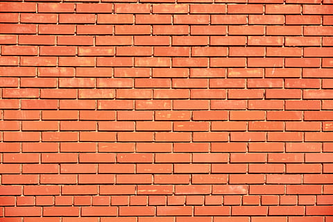 maó, paret, vermell, fons, interior, sense costures, superfície, primer pla, decoració, ciment, aspre, envellit, rajola, rectangle, ningú, marró, maçoneria, horitzontal, maons, urbà, paret de maó, enrajolat, vell, peces, edifici, concret, paret de pedra, amunt, teló de fons, textura, tancar, argila, costura, cruixent, regular, vintage, grunge, patró, exterior, bloc, marc complet, funció de construcció de parets, arquitectura, estructura construïda, cap gent, dia, exterior de l'edifici, repetició, color taronja, en fila, sostre, llum solar, teula de teulada, 2K, CC0, domini públic, lliure de regalies