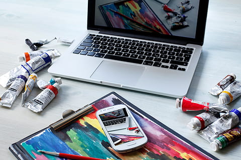 tempat kerja, macbook, komputer, digital, lukisan cat minyak, teknologi, kerja, kreatif, laptop, teknologi nirkabel, meja, komunikasi, koneksi, tidak ada orang, masih hidup, dalam ruangan, pena, kantor, meja tulis, Book, publikasi, sekelompok besar objek, mebel, tampilan sudut tinggi, perangkat informasi portabel, bisnis, menggunakan laptop, 5K, CC0, domain publik, bebas royalti